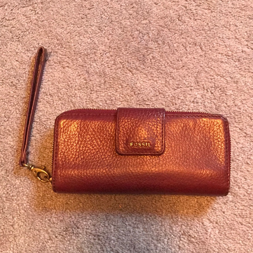 Fossil wristlet